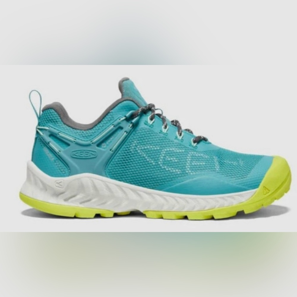 Keen Women's NXIS Evo Waterproof Hiking Shoe. Size 8. Excellent Condition.